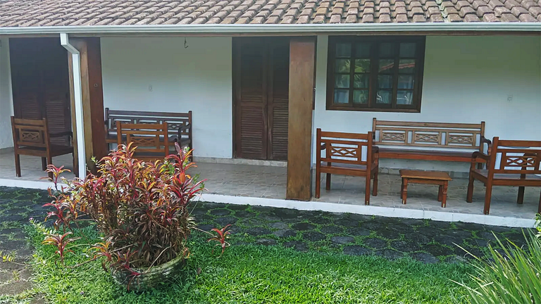 Conforto em Juquitiba: Piscina e Lago para Pesca