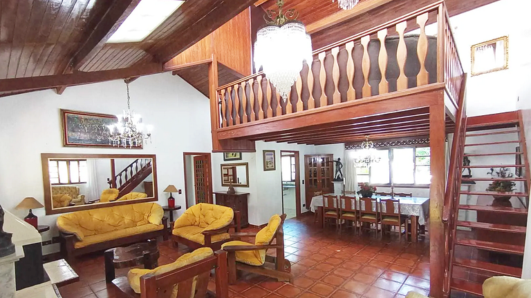 Conforto em Juquitiba: Piscina e Lago para Pesca