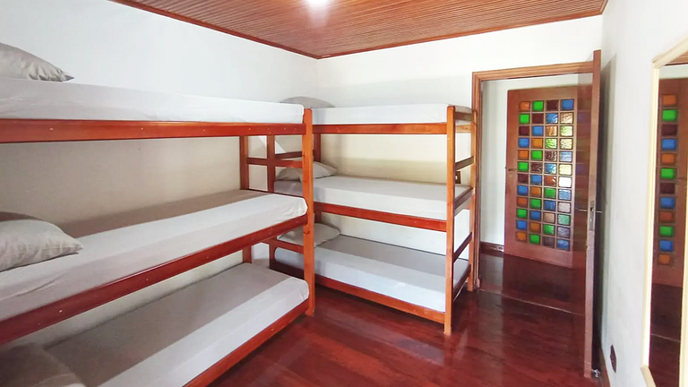 Conforto em Juquitiba: Piscina e Lago para Pesca