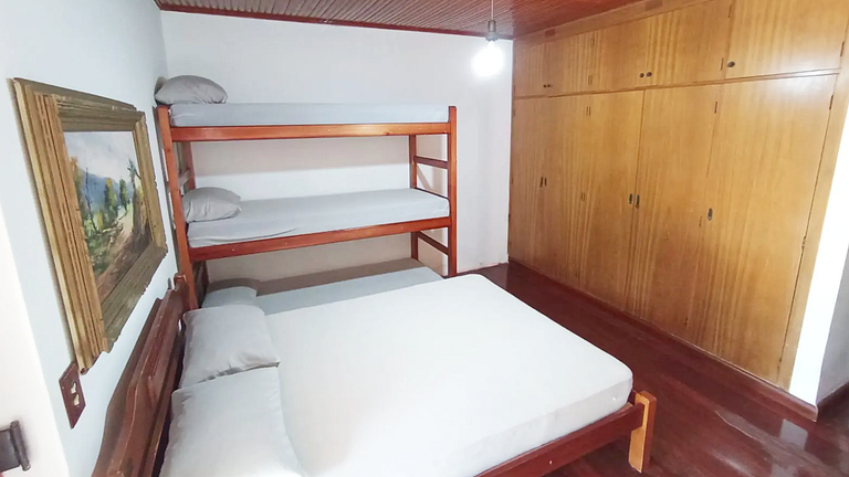 Conforto em Juquitiba: Piscina e Lago para Pesca