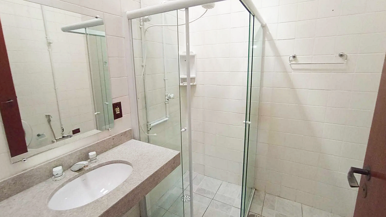 Conforto em Juquitiba: Piscina e Lago para Pesca