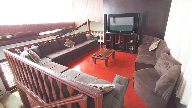 Conforto em Juquitiba: Piscina e Lago para Pesca