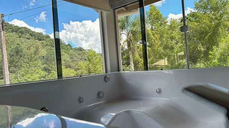 Refúgio Diferenciado na Serra Jacuzzi, Rio em SC