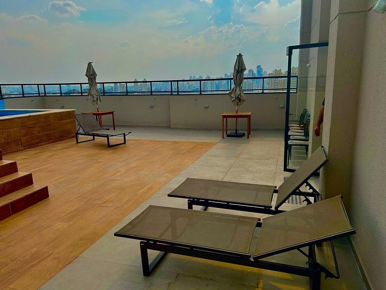 Apartamento com Piscina e Academia Compartilhados