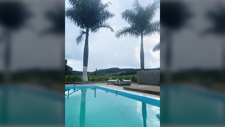 Refúgio em Serra Azul MG: Piscina e Churrasqueira
