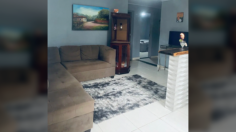 Refúgio em Serra Azul MG: Piscina e Churrasqueira