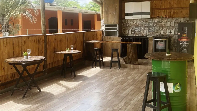 Refúgio em Serra Azul MG: Piscina e Churrasqueira