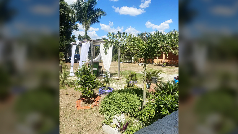 Refúgio em Serra Azul MG: Piscina e Churrasqueira