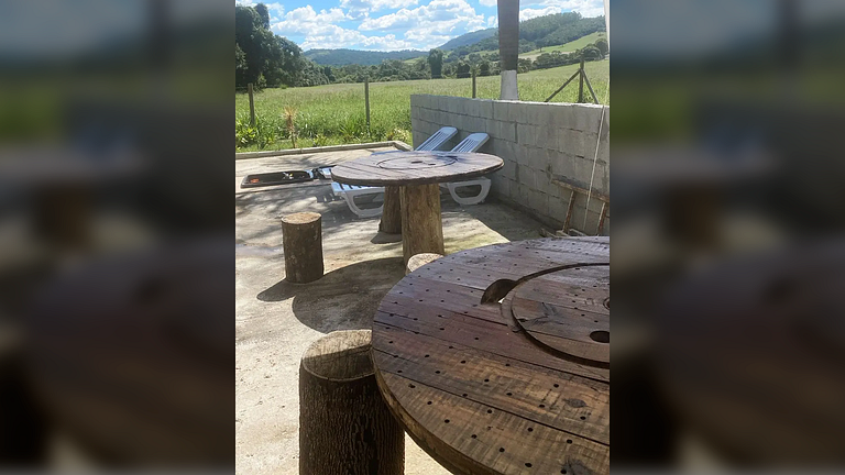 Refúgio em Serra Azul MG: Piscina e Churrasqueira