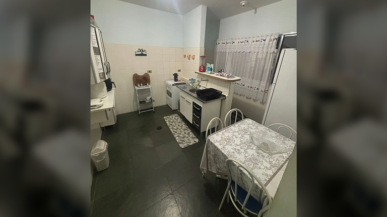 Ubatuba: Apto Perto do Mar e Comércio