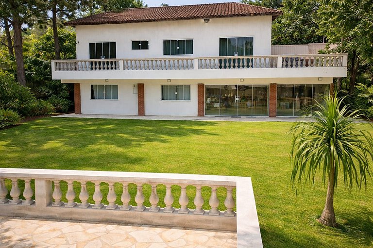 Casa Espaçosa em Atibaia: Piscina e Churrasqueira