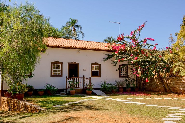 Alexania Casa Beira do Lago Piscina Churrasqueira