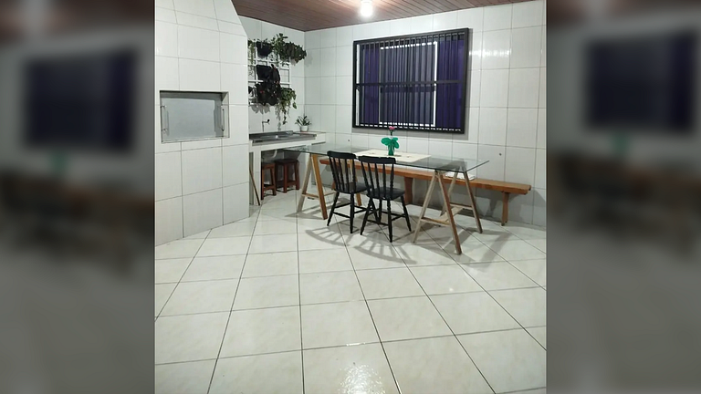 Barra do Sul: Casa completa com Churrasqueira