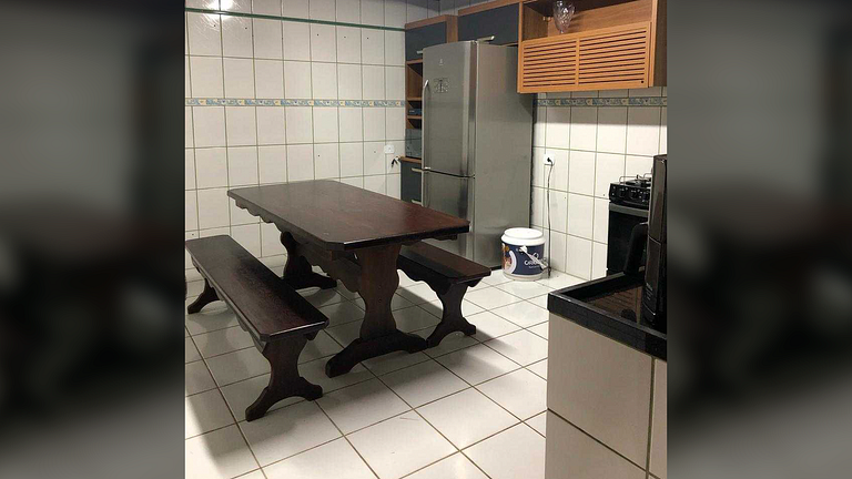 Embu-Guaçu: Refúgio Piscina Campo de Futebol