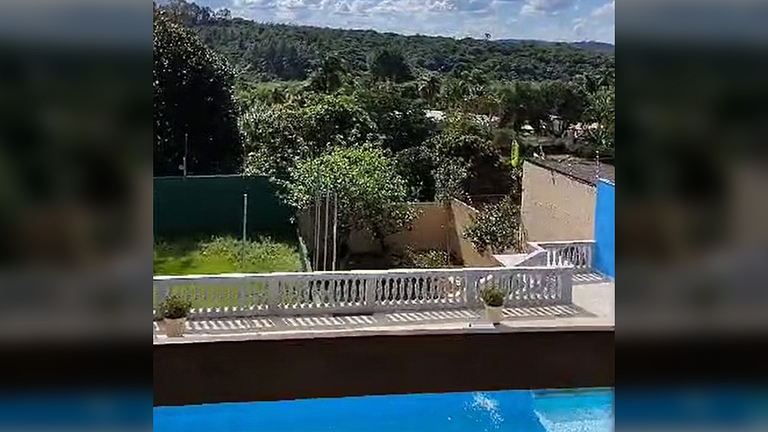 Embu-Guaçu: Refúgio Piscina Campo de Futebol