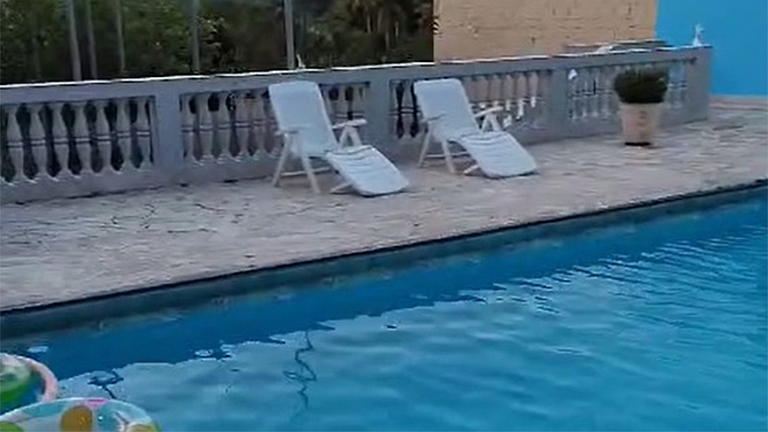 Embu-Guaçu: Refúgio Piscina Campo de Futebol
