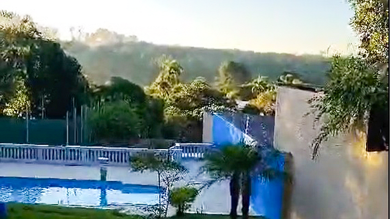 Embu-Guaçu: Refúgio Piscina Campo de Futebol