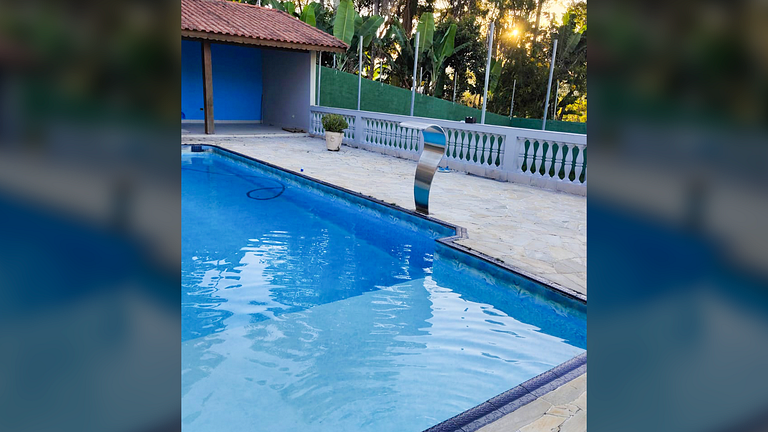 Embu-Guaçu: Refúgio Gramado com Piscina