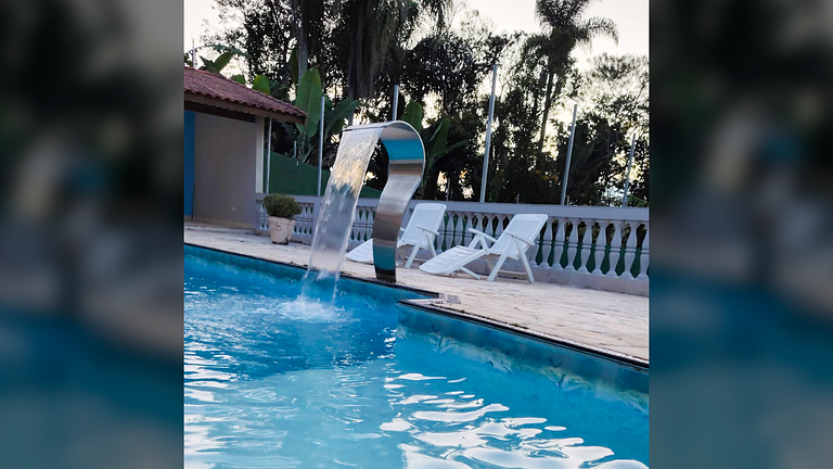 Embu-Guaçu: Refúgio Piscina Campo de Futebol