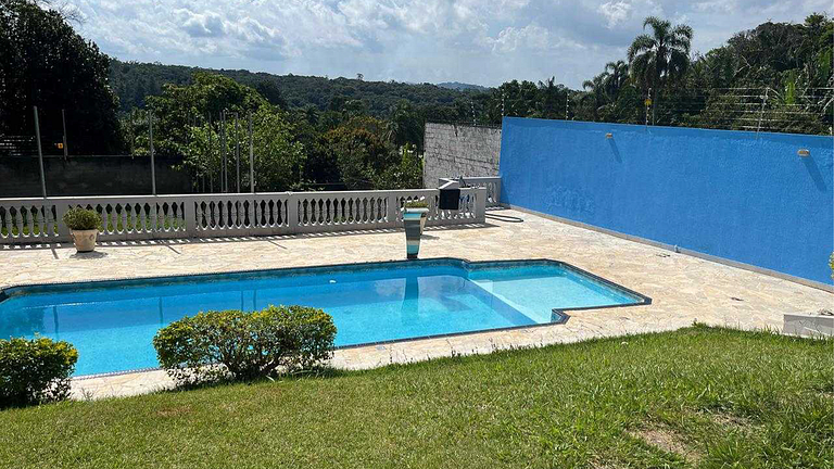 Embu-Guaçu: Refúgio Piscina Campo de Futebol