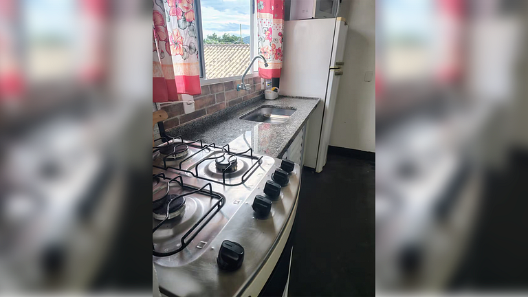 Itanhaèm a 5 min a pé da Praia: Casa c/ Piscina